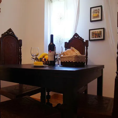 Apartment Santosweethome 1 *