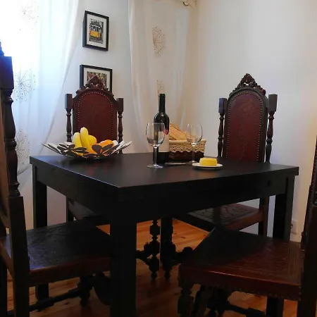 Apartment Santosweethome 1 *