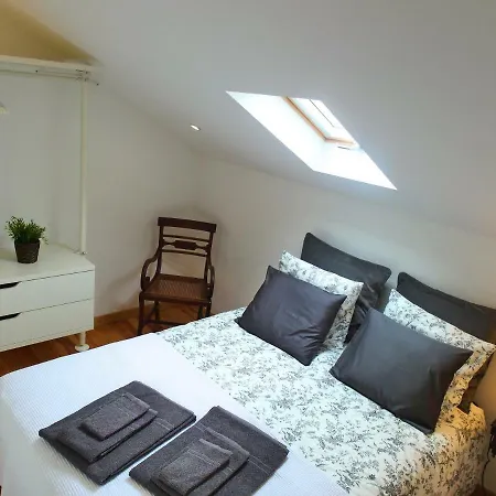 Apartment Santosweethome 1 *